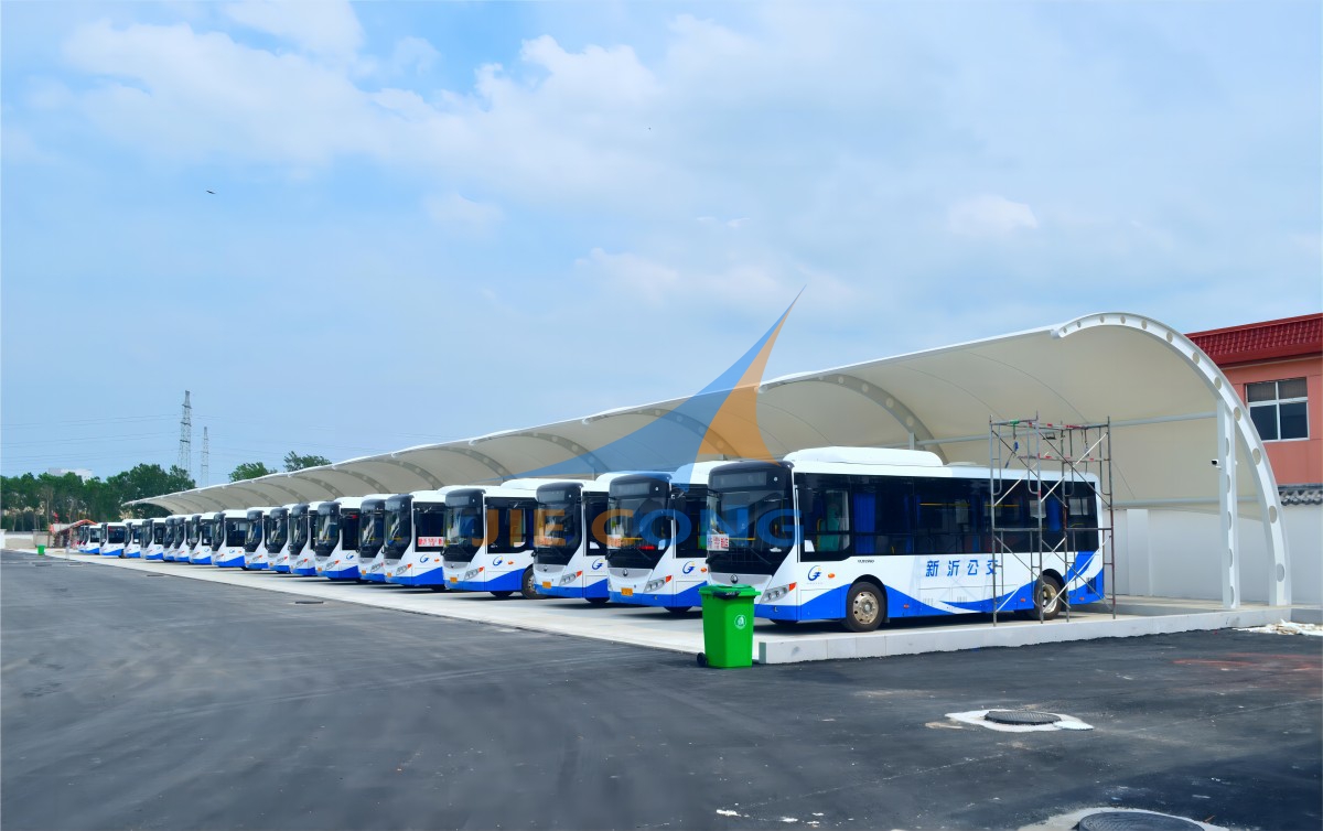 针对体育场馆、游泳池、网球场等运动场所，我们提供定制化的膜结构遮阳与覆盖方案