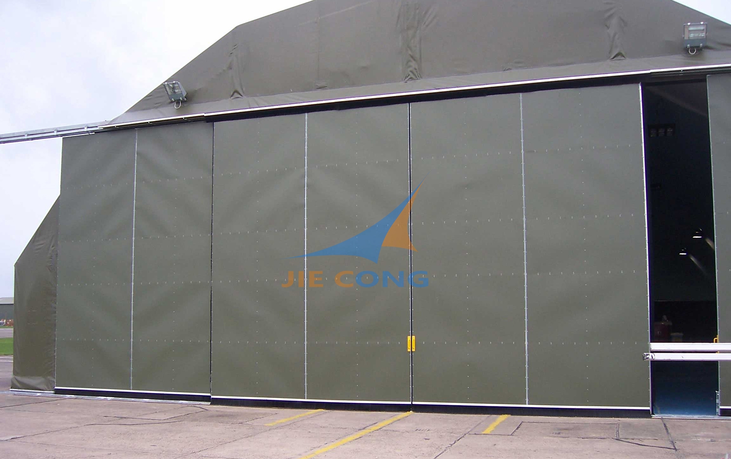 英国皇家空军沃丁顿提供飞机库