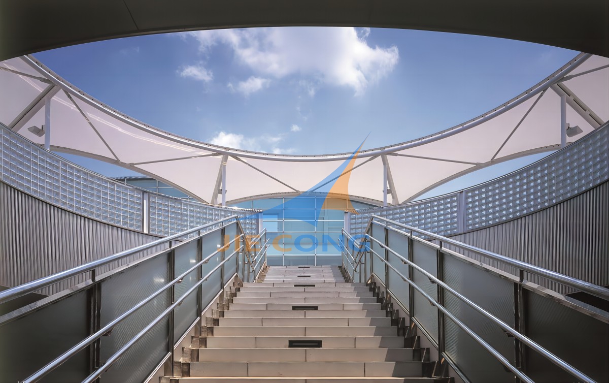 JR哈卡塔南站膜结构遮阳雨棚