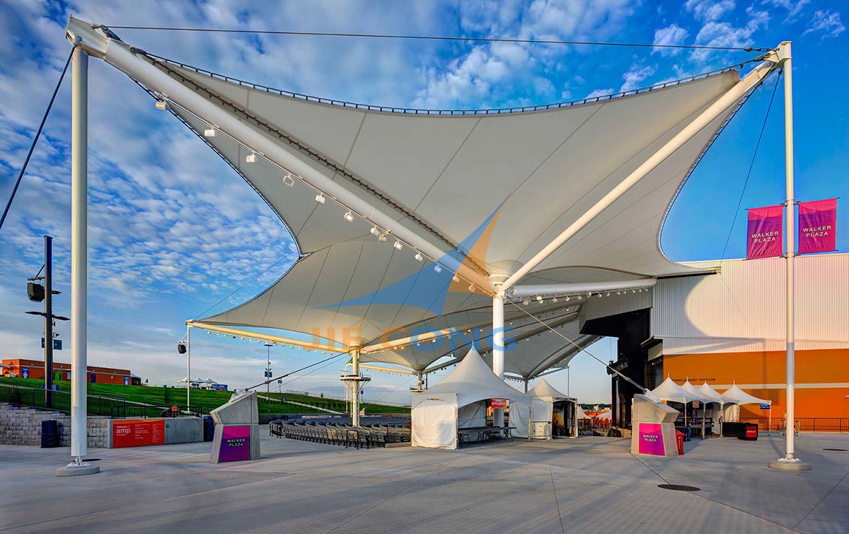 针对体育场馆、游泳池、网球场等运动场所，我们提供定制化的膜结构遮阳与覆盖方案