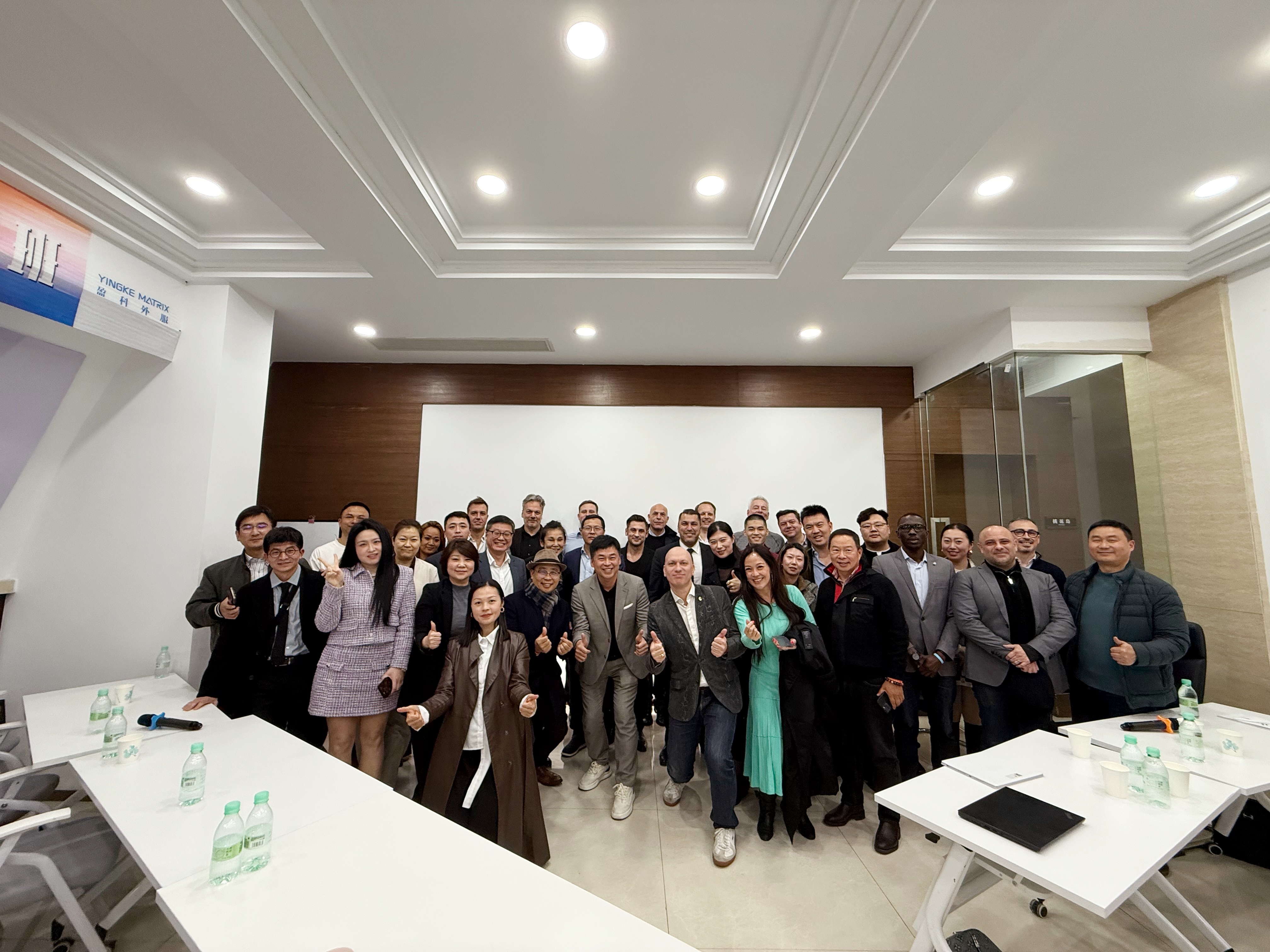 【中外企业家交流会】暨“建筑建材家居百亿出海生态峰会”在全董出海&盈科外服上海静安总部成功举办