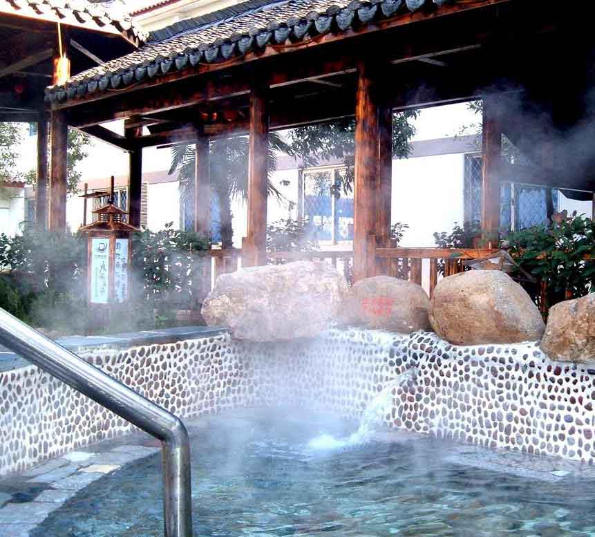 中式温泉泡池