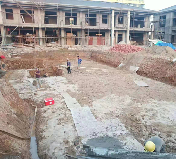老挝力度矿业办公区游泳池施工工程