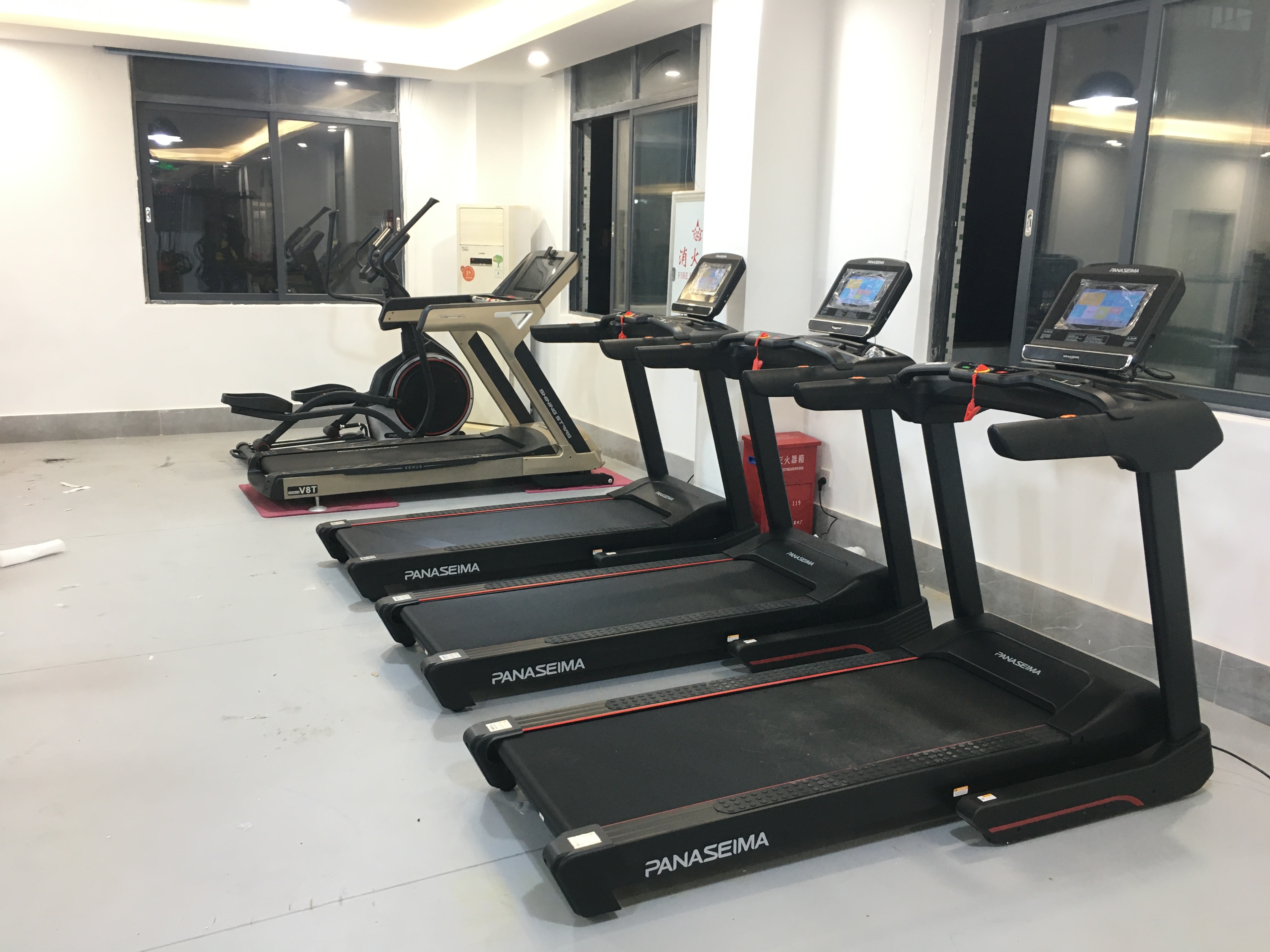 The gym facilities of a certain fire station