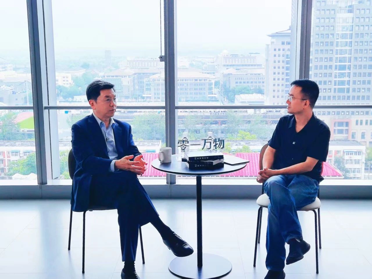 对话李开复：AI无法打败的，只有它
