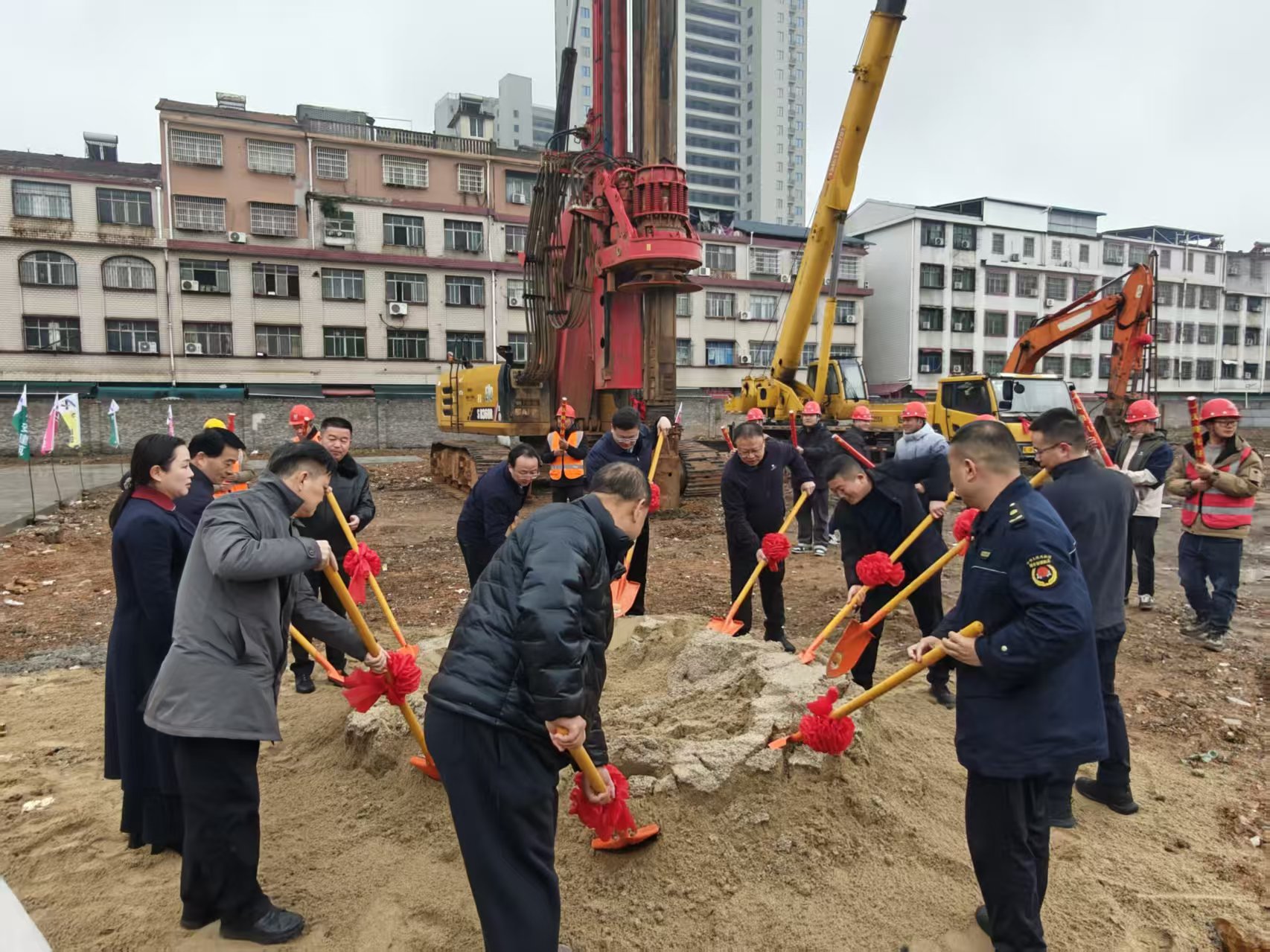 新年開新局！咸安區(qū)智慧農(nóng)貿(mào)綜合批發(fā)市場(chǎng)項(xiàng)目開工奠基