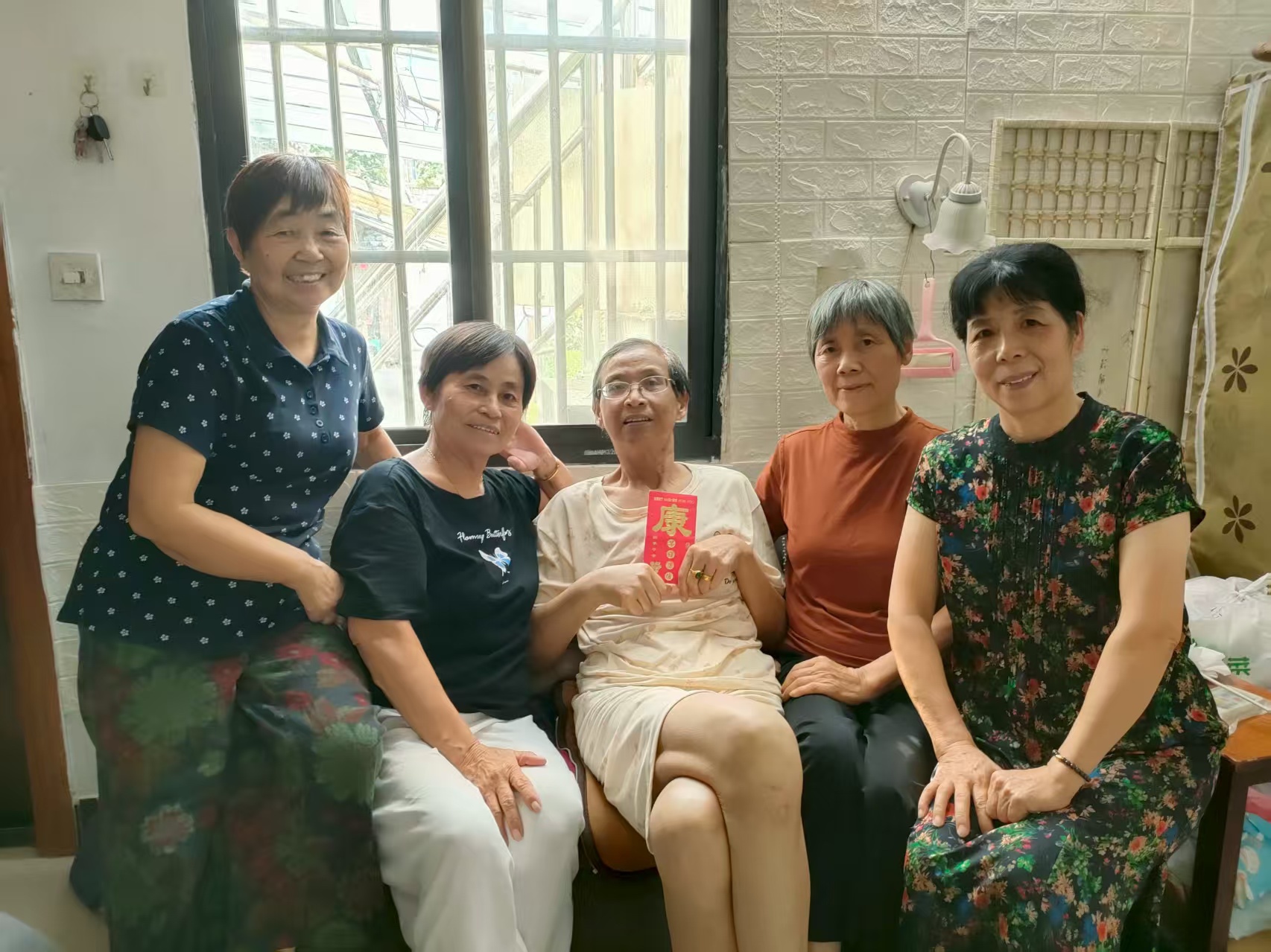温情关怀  慰问探望