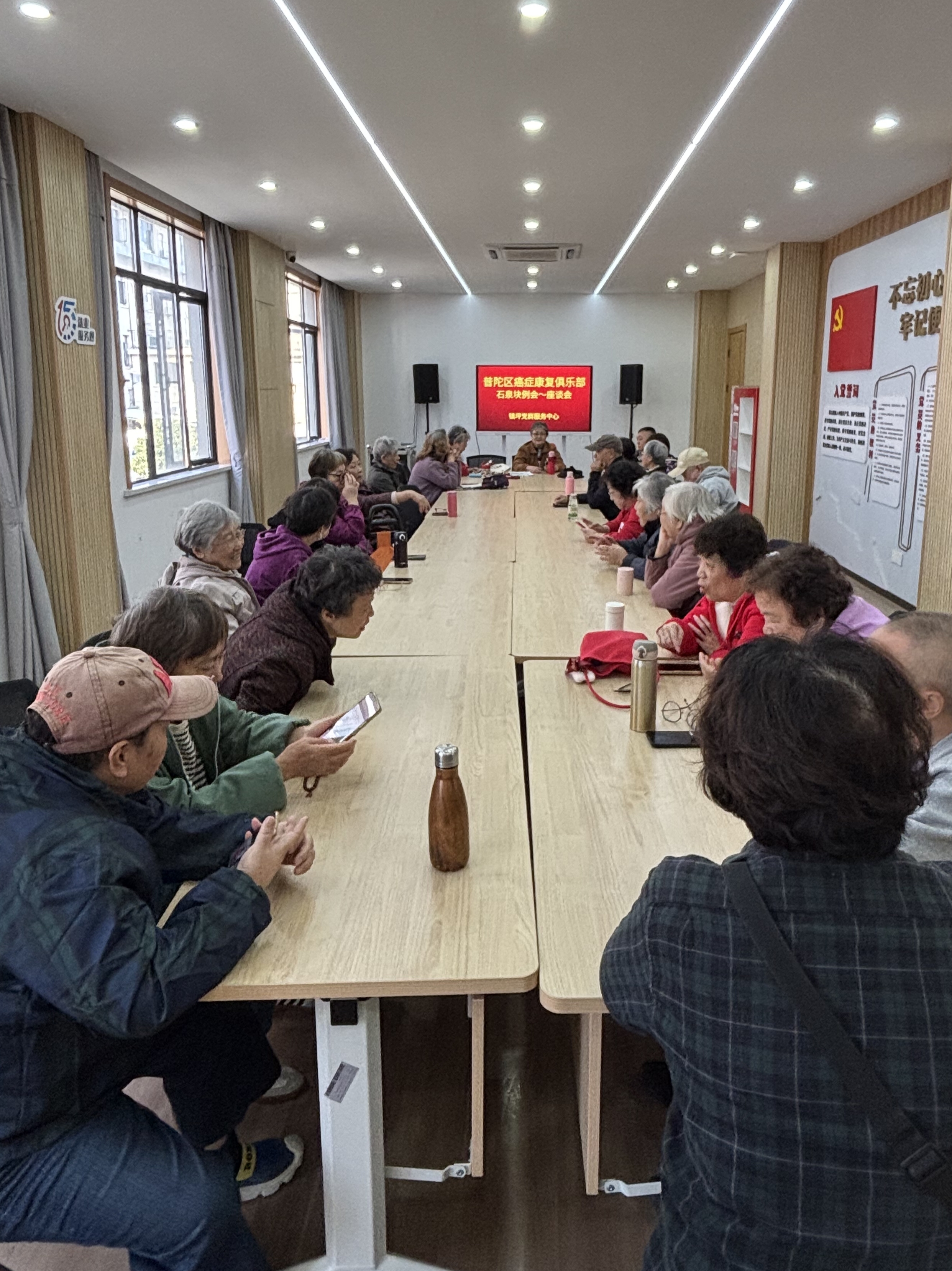 座谈暖人心    出游盼欢聚