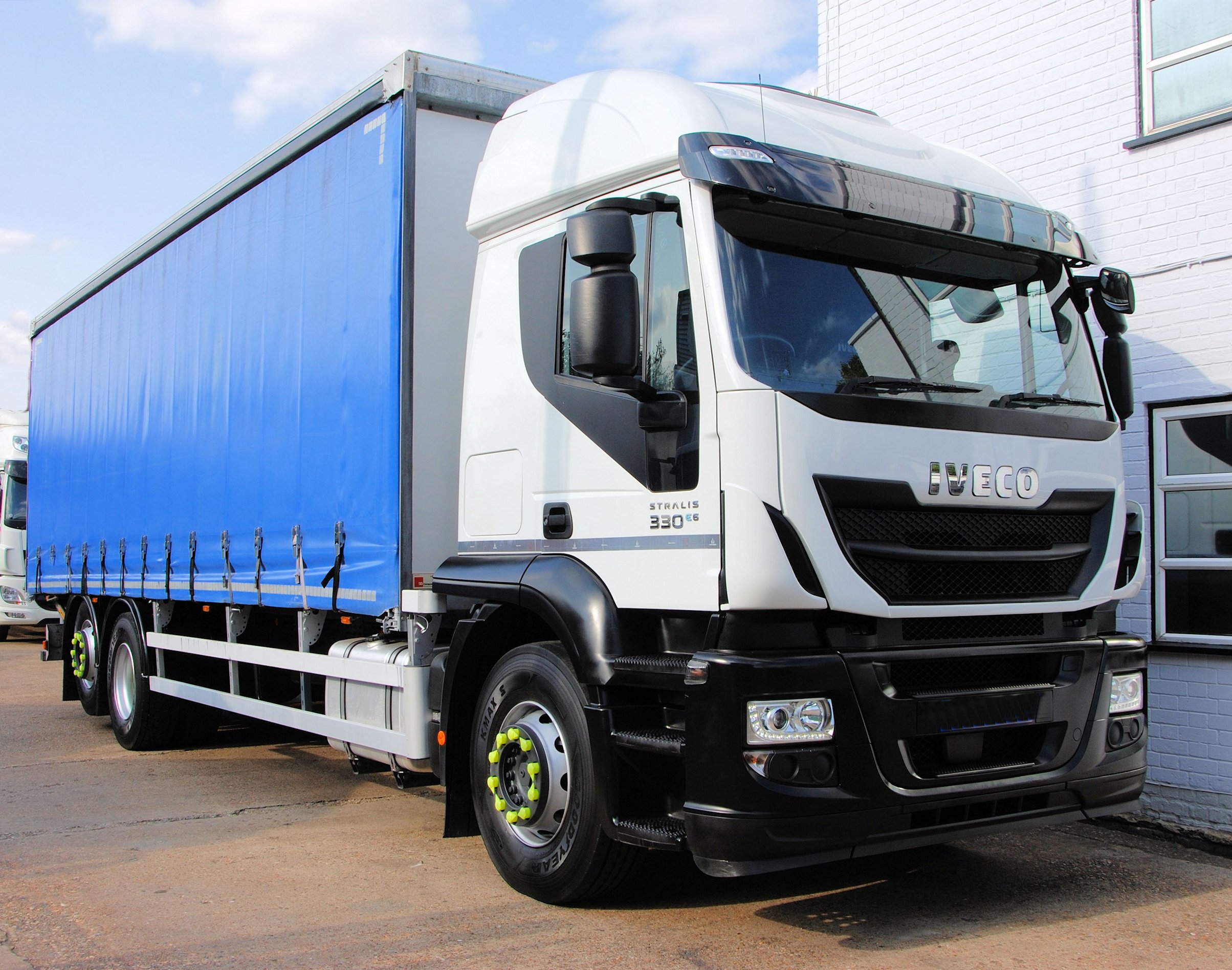 Understanding the Difference between TRUCK&TRAILER