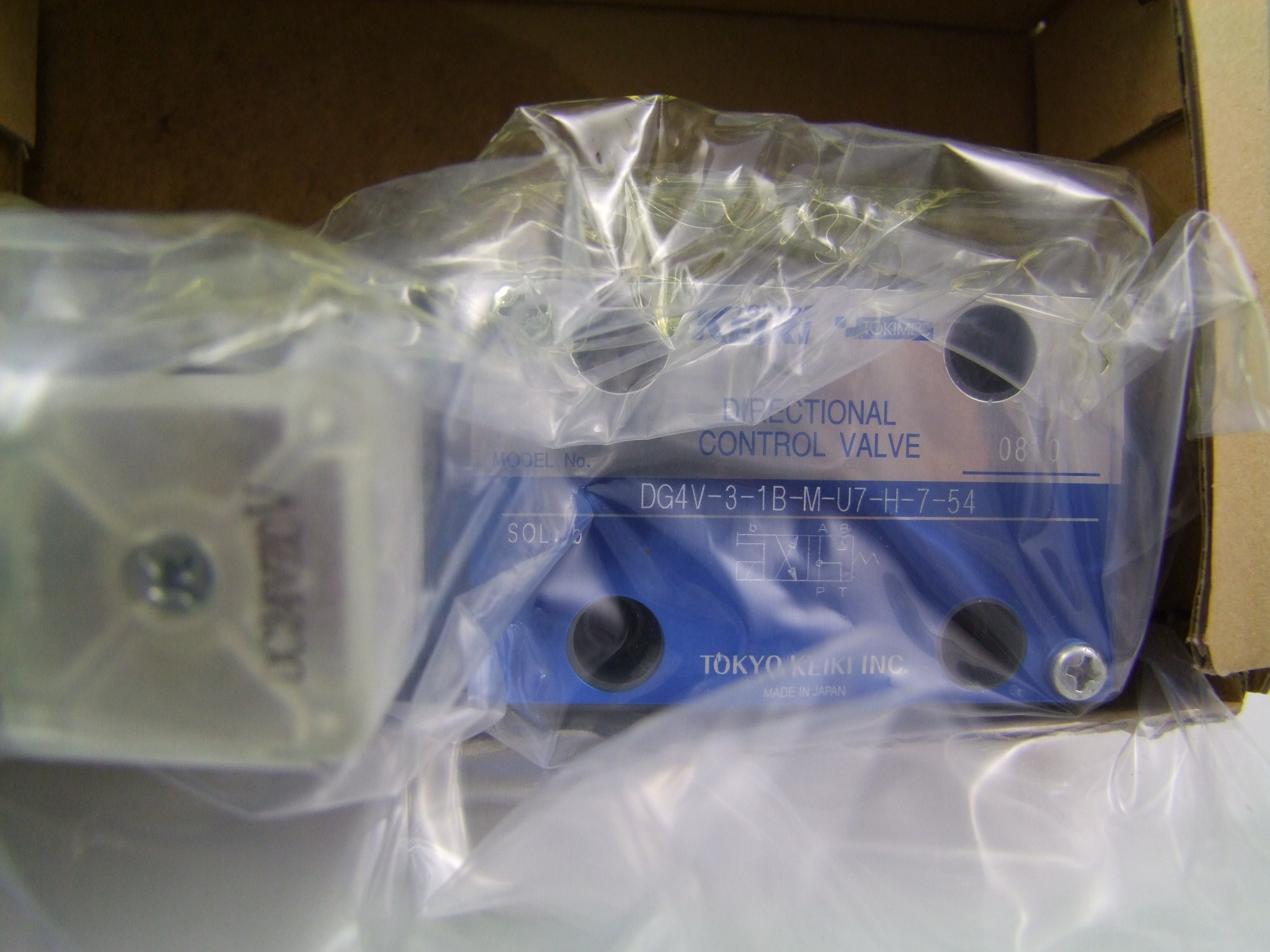 日本TOKIMEC电磁阀DG4V-3-1B-M-U7-H-7-54