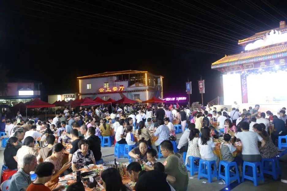 热闹的乡宴现场。林思倩、李小星供图