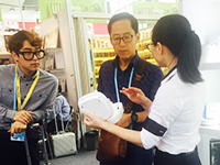 广交会上韩国客户当场购买产品