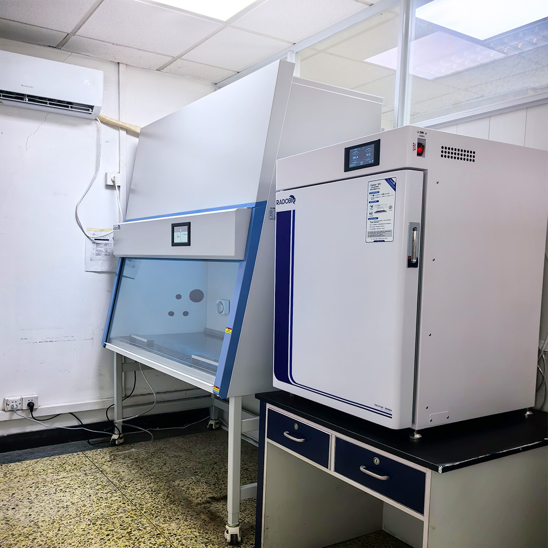 AirSafe 1300 A2 生物安全柜+Stab Mini 多功能恒温振荡培养箱+Celstar 185 二氧化碳培养箱 | 武汉大学生命科学学院