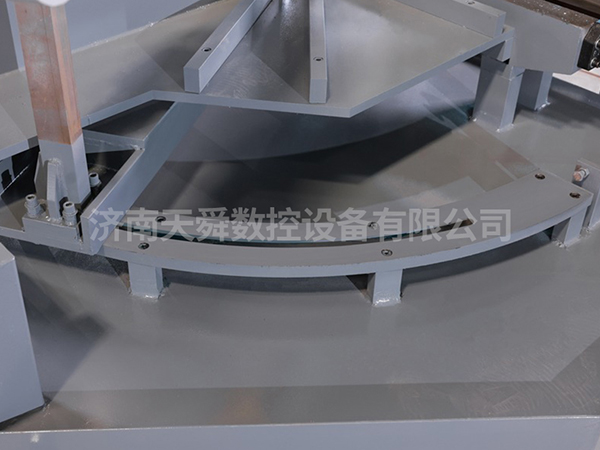 角度带锯床工作原理与结构特点