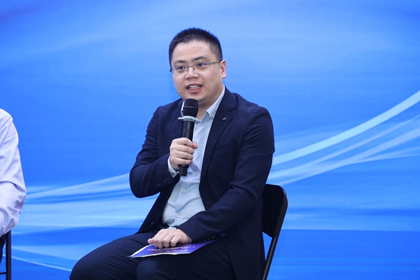 图为西南政法大学财税法研究中心副主任、副教授廖呈钱分享观点。重庆市税务局供图