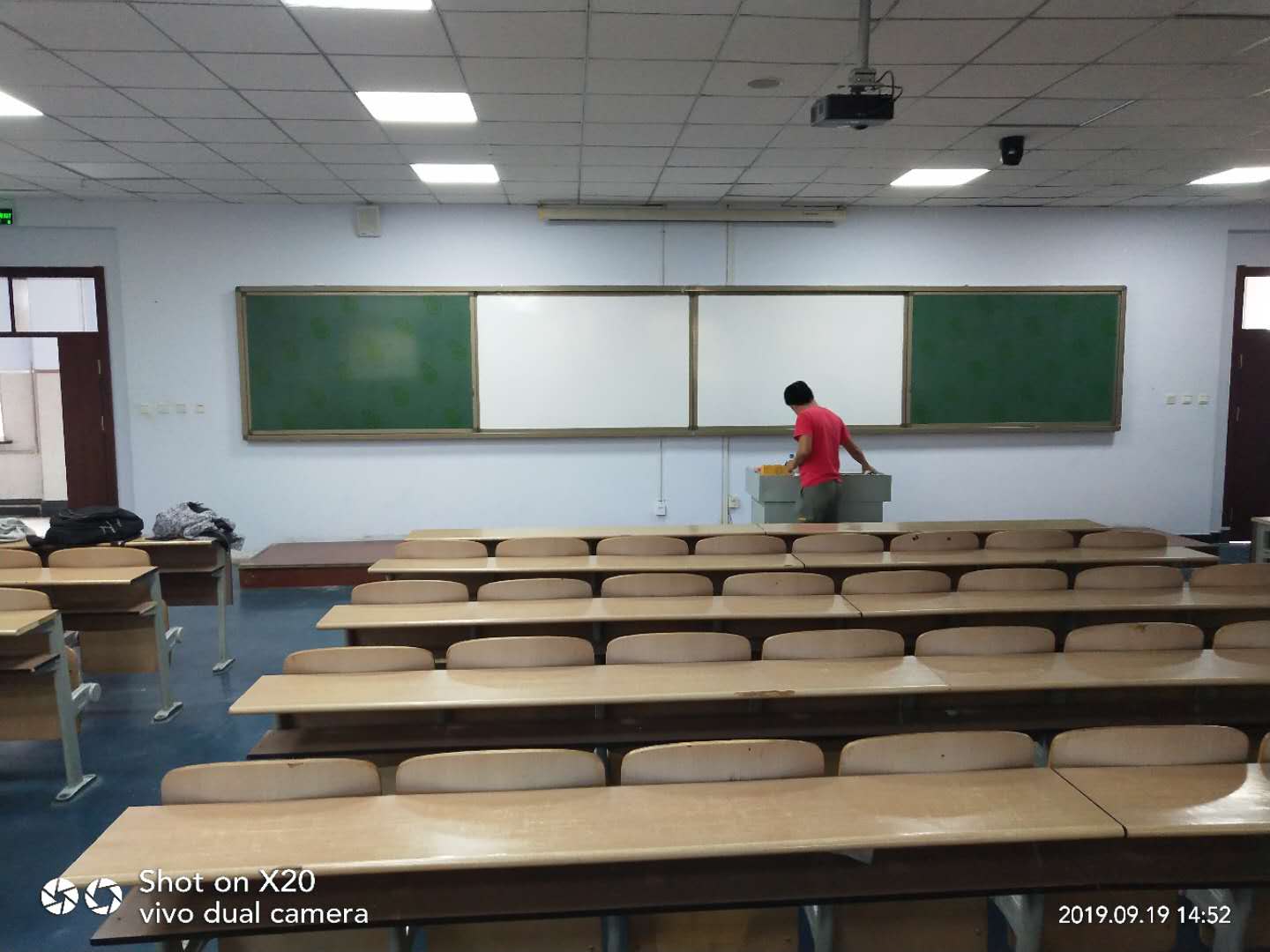 天津学校安装教学板