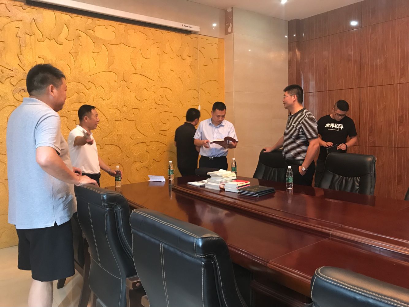 组织部领导检查党建工作