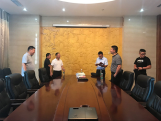 组织部领导检查党建工作