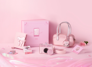 instax mini Evo™新色上市，以即时影像诠释花样真我