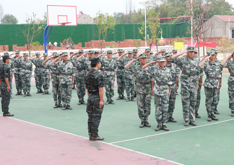 常规军训课程训练