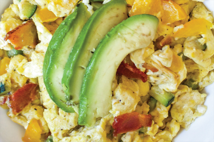 2.奶酪，香蒜酱，蔬菜和三文鱼拼盘