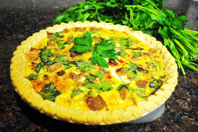 4. 奶酪和香肠乳蛋饼