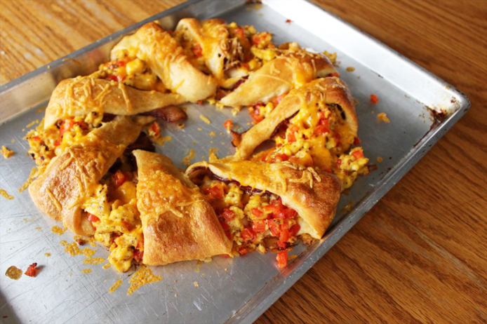 1.培根，鸡蛋和奶酪牛角包环