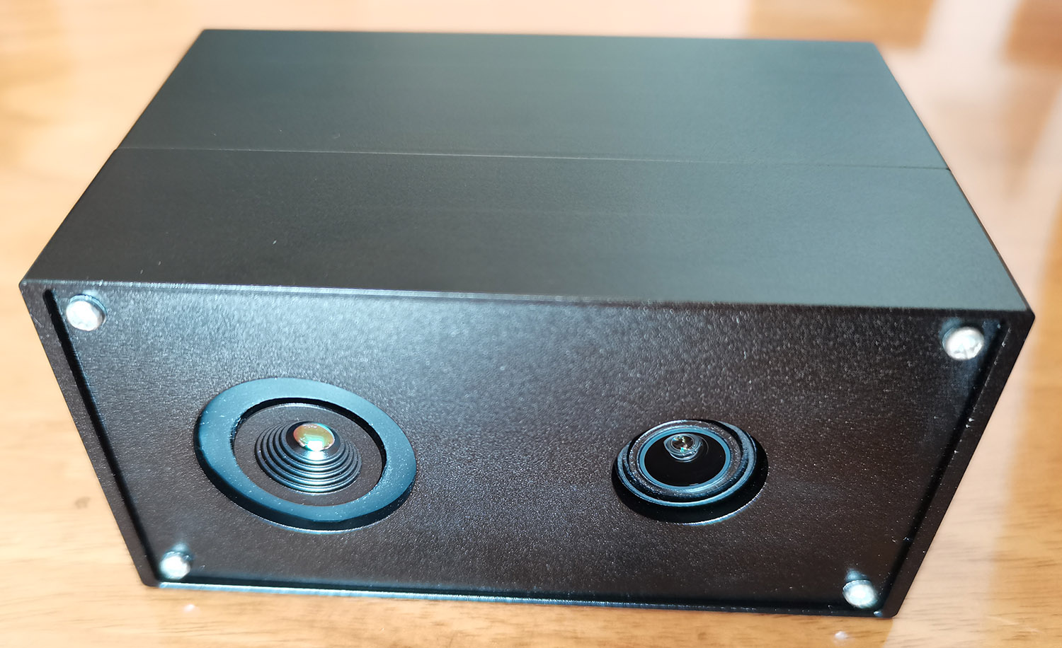 红外和可见光同时拍摄的双光相机