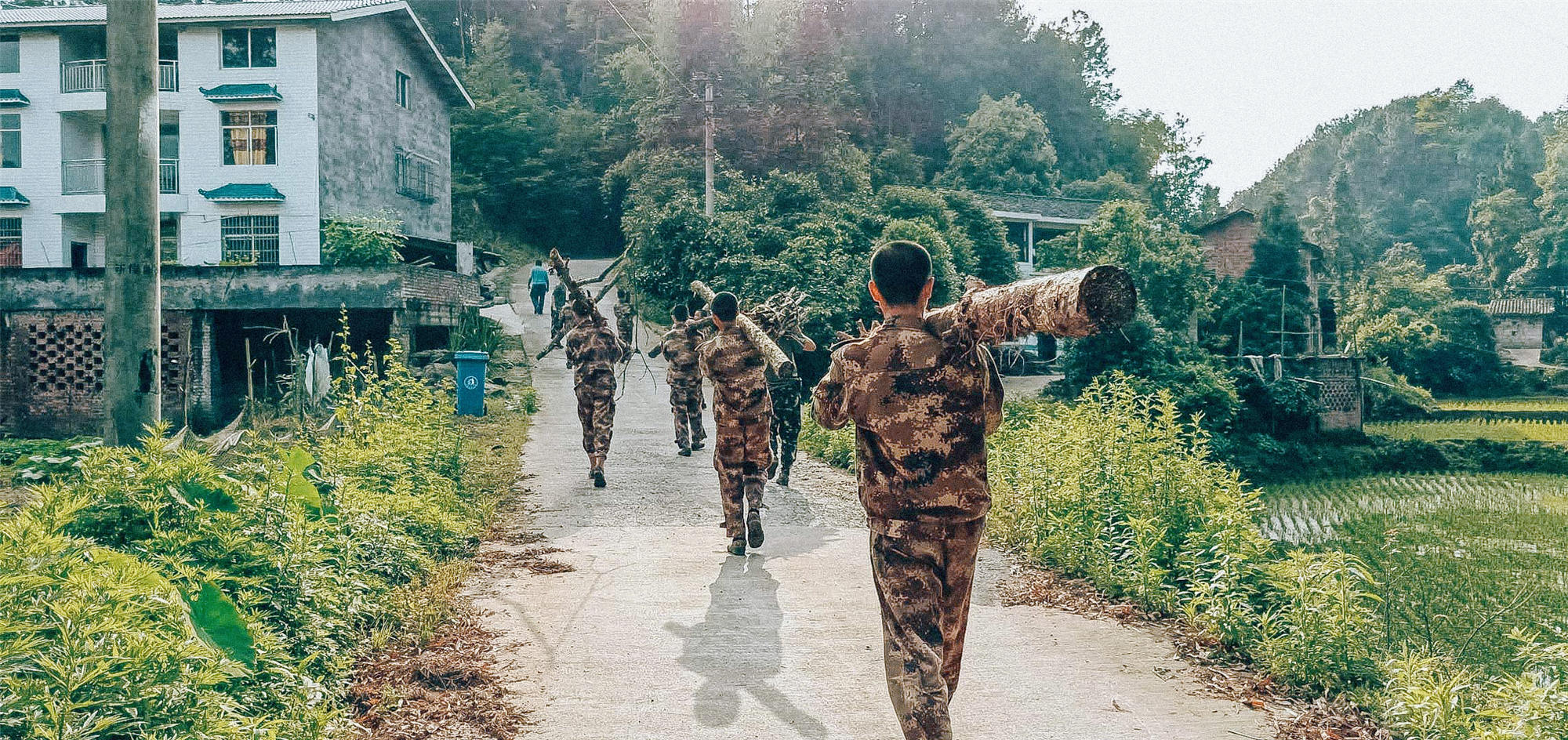 青少年素质特训营户外拉练