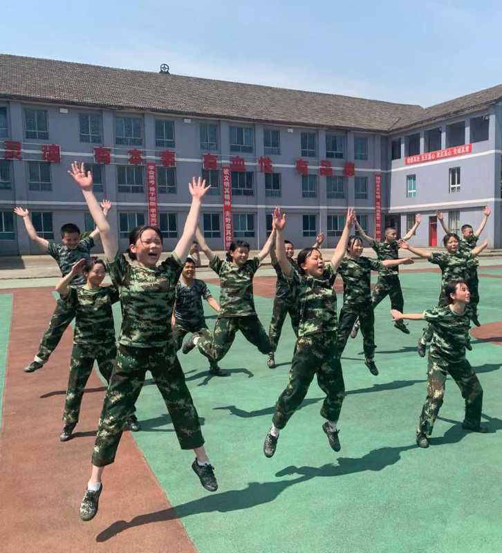 立德素质教育基地学员运动