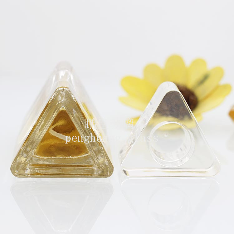 30ml 新款三角型鑲嵌邊香水瓶配齊肩三角形亞克力蓋子