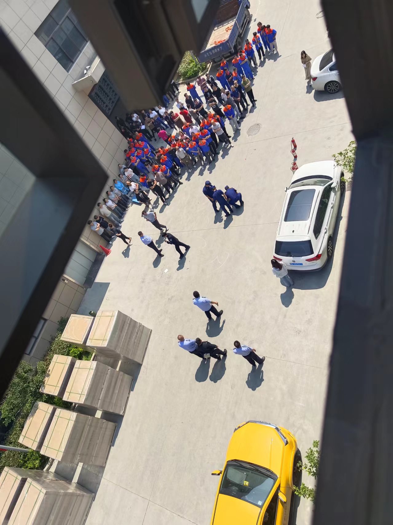 全员举行消防演练