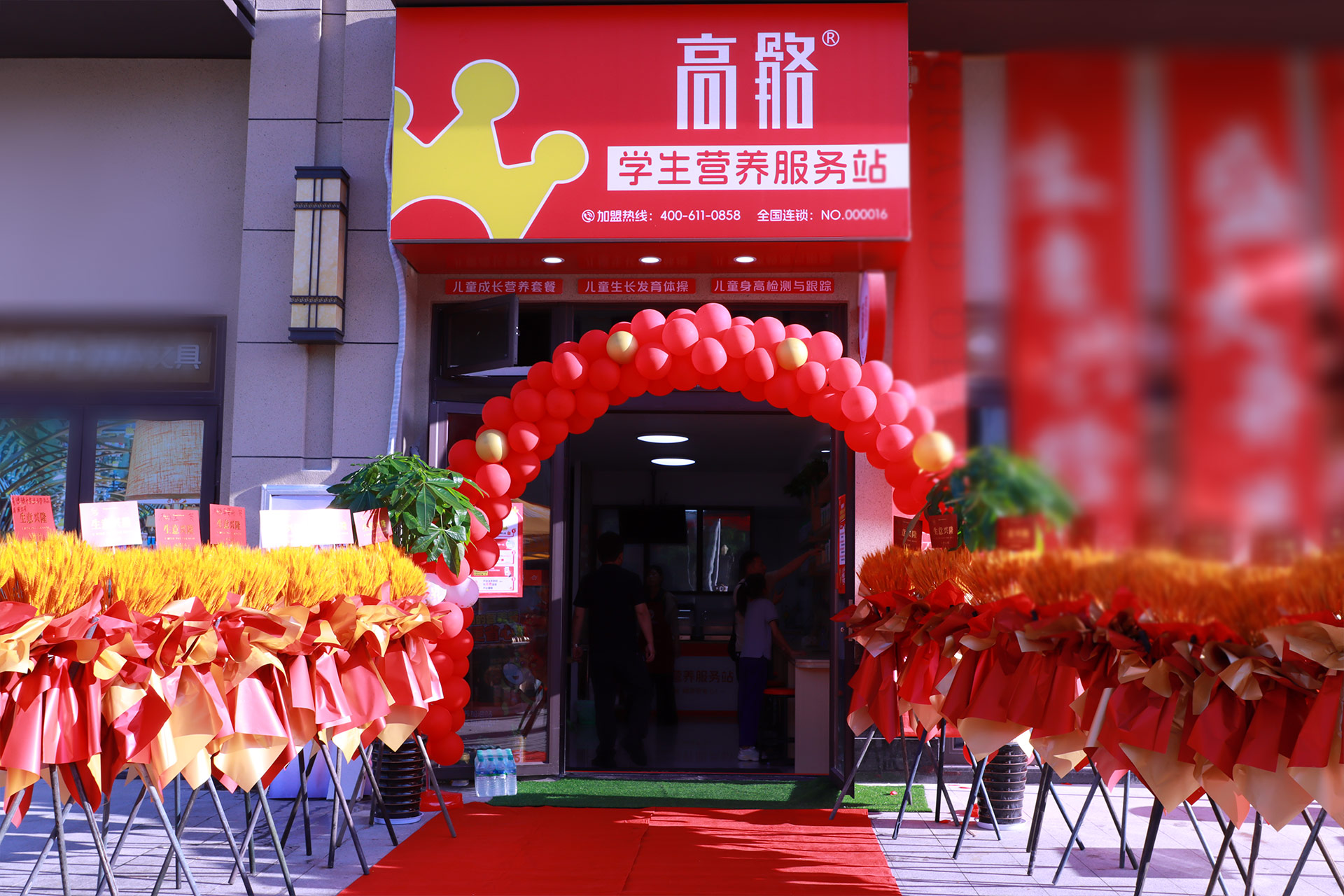 校门口的学生营养站 破解双职工家庭的"时空难题" 