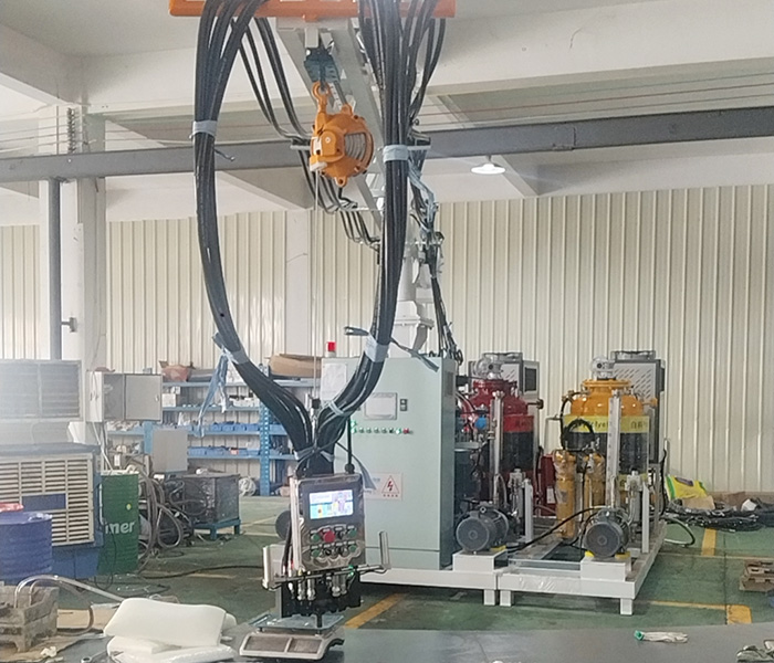 佛山精一家具集团泰国工厂三缸定型棉高压发泡机