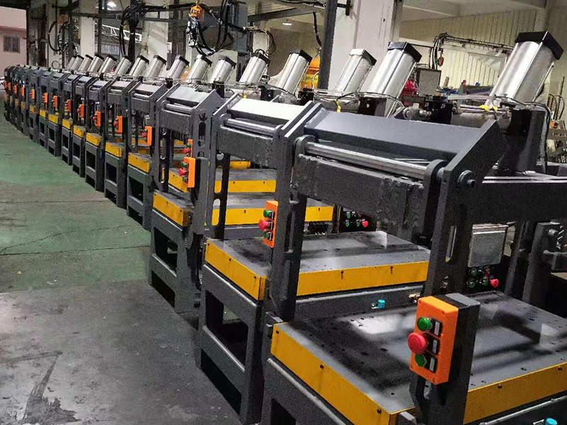 三轮车坐垫摩托车坐垫自动模架