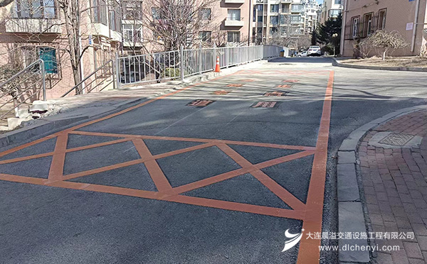 大连道路划线就该这样做，点击查看