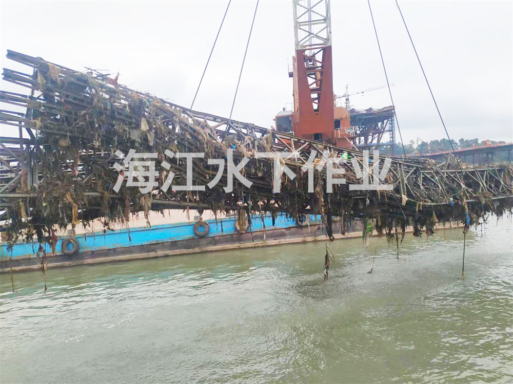 泸州长江六桥钢栈桥水下打捞