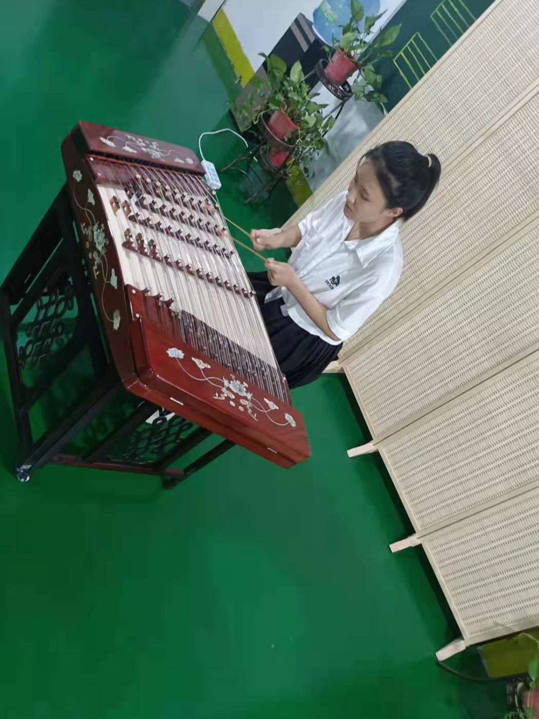 强调音乐实践