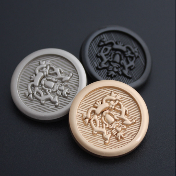 Button 016