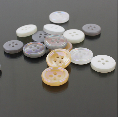 Button 017
