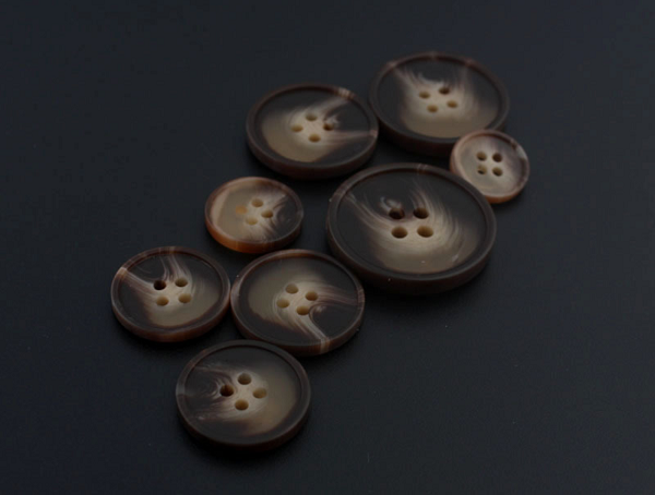 Button 020