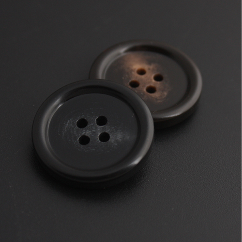 Button 025