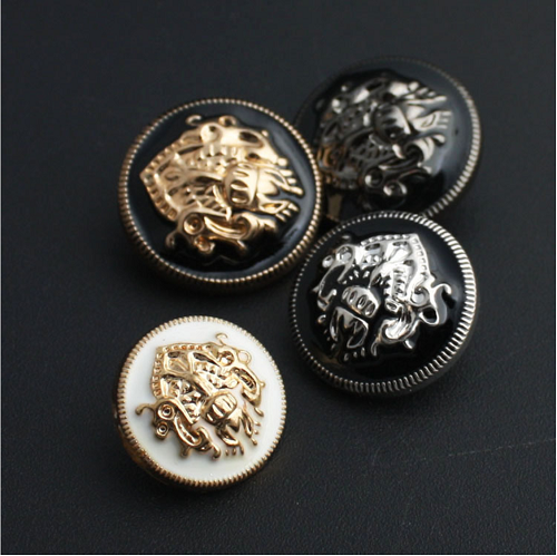 Button 026