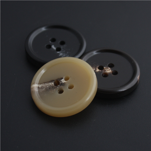 Button 027