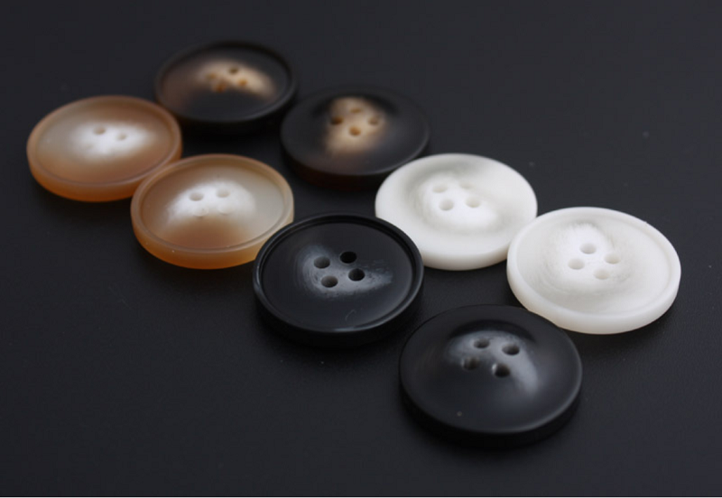 Button 028