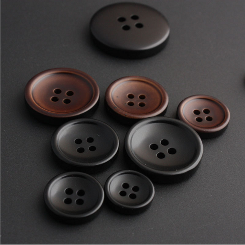 Button 030