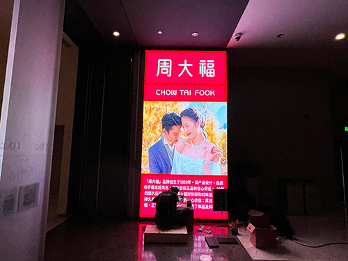 周大福青岛万象城店室内广告屏案例