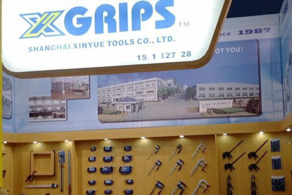 Pneumatic Gripper for Flexible Assembly Lines Achieves Long-Stroke Precision Grasping