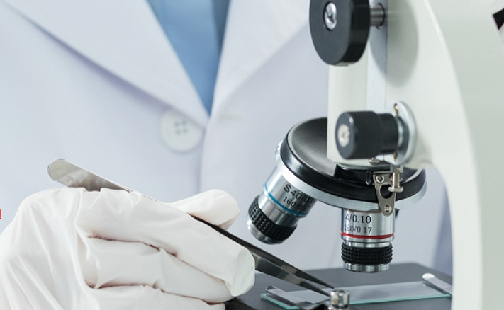 十几年来，公司沉淀了一支有医学、护理、检验、医工等专业知识的高学历人才梯队，紧随医疗行业的科技发展与创新趋势