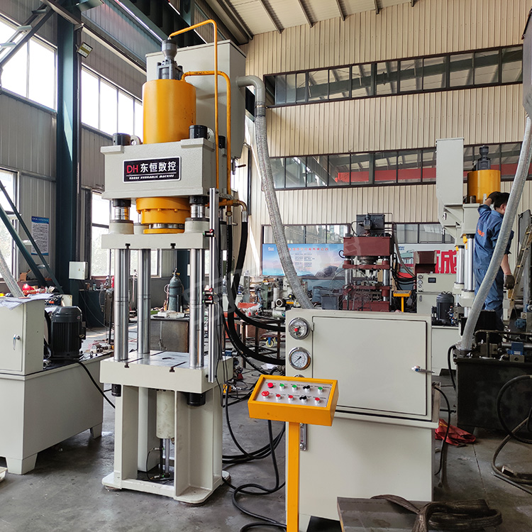 200吨四柱液压机